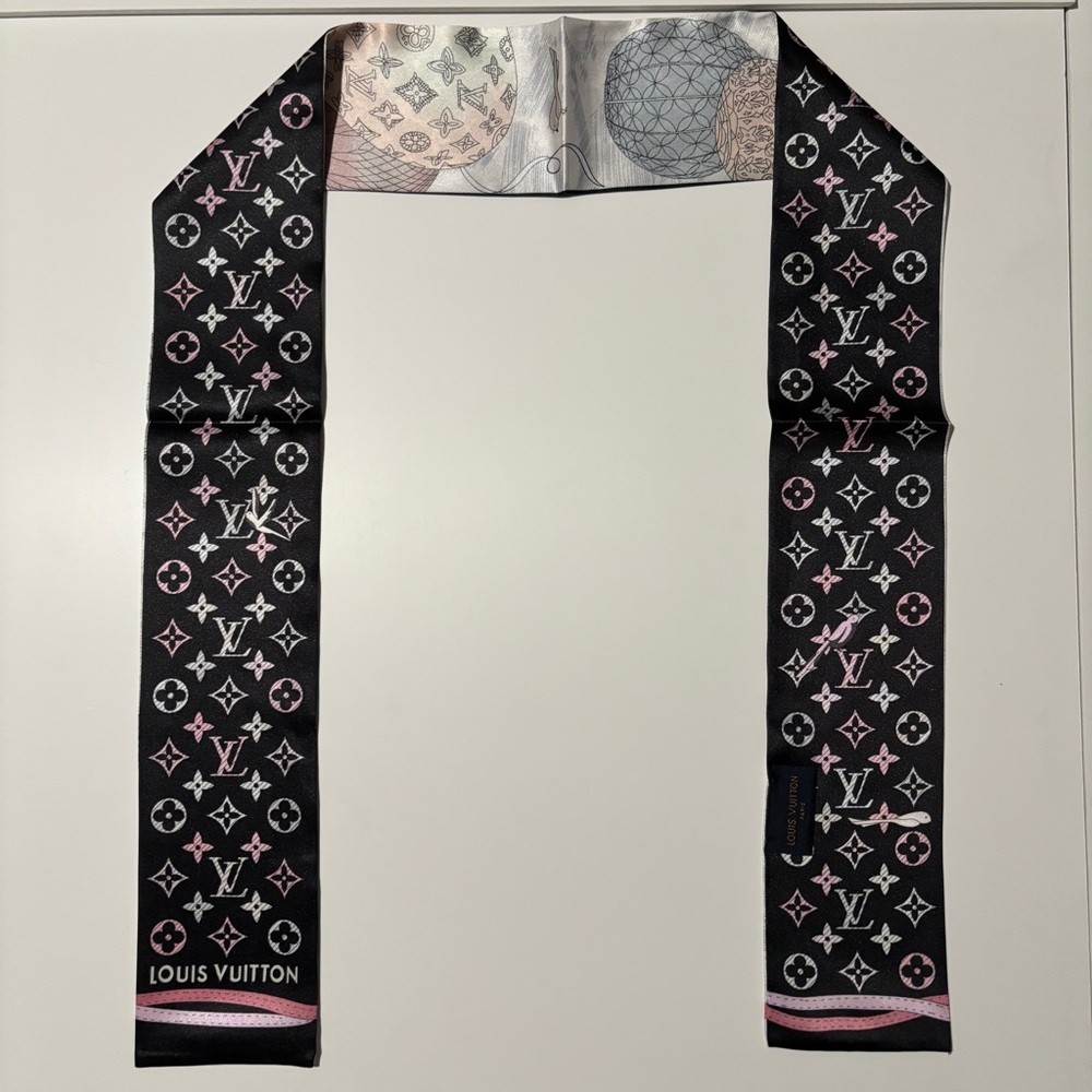 Louis Vuitton Monogram Up And Away Silk Bandeu - Picture 2 of 3